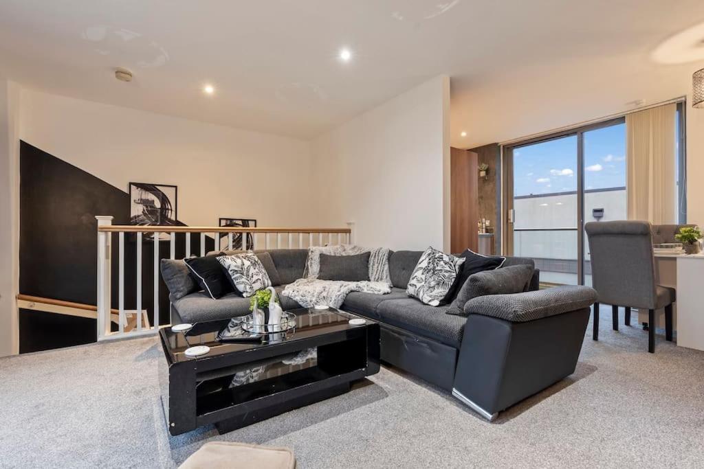 Cave Dunes Monthly Free Park & Netflix * Birmingham